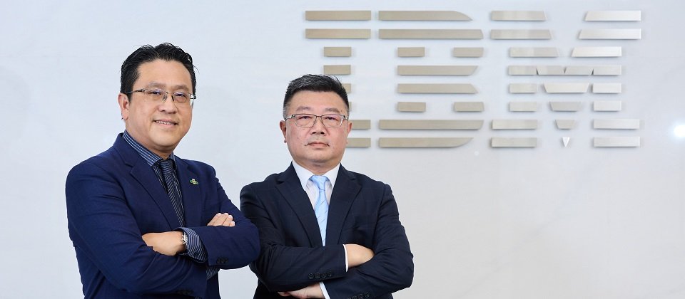 (左) 台灣IBM軟體事業群業務協理 吳祚羽 (右) 群環科技軟體產品經理 蔡志稜