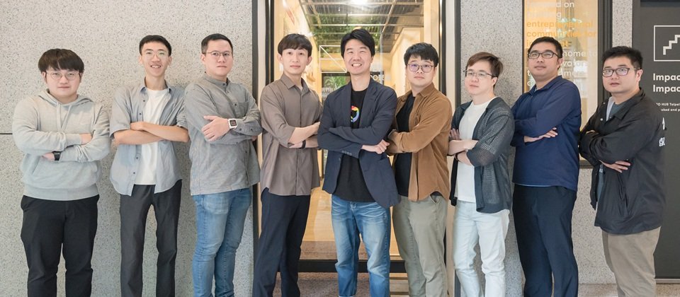 Formosa Vision 是一個由在地社群 Twinkle AI 號召的專案,致力於建立開放授權的圖文資料集,讓 AI 能更深入理解並傳承臺灣島嶼的獨特樣貌。這群成員懷抱對 AI 與開源技術的熱情,共同推動屬於臺灣的數位文化資產。