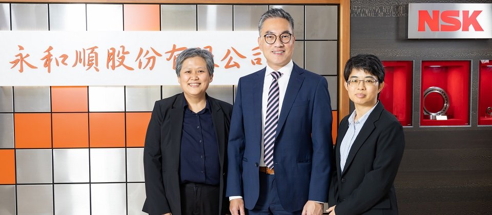 (左至右)永和順資訊室余經理,永和順總經理陳百鈞,及精誠資訊 SAP 專案經理陳嘉琳