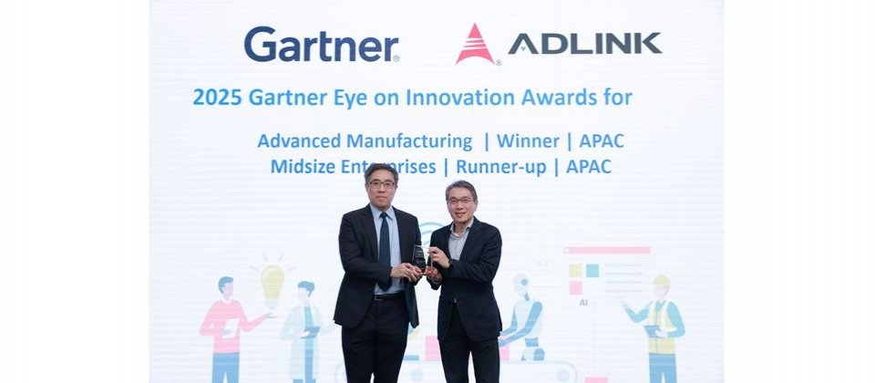 Gartner 台灣總經理 廖銘仁(左) 頒發獎項予凌華科技總經理暨營運長 黃怡暾(右),表彰凌華科技於先進製造領域的卓越創新成果