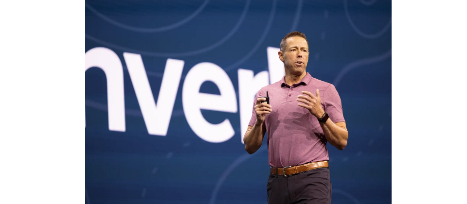 Jamf 執行長 John Strosahl 表示 Jamf 靈活且可延伸的平台,憑藉著強大的 API 生態系及智慧 AI 工具,讓企業能更容易發揮 Apple 生態系統的潛力。