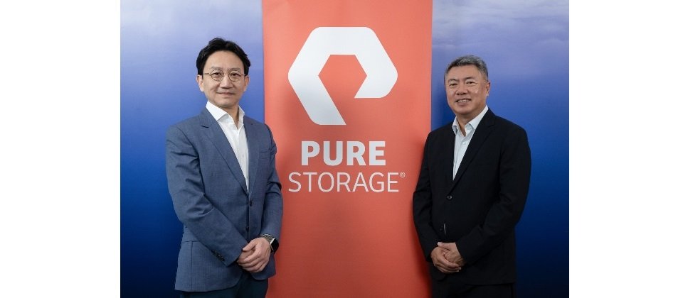 Pure Storage亞洲區副總裁張思華(右),Pure Storage台灣區總經理周正平(左)