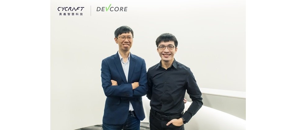 (左起)戴夫寇爾 (DEVCORE) 共同創辦人暨執行長翁浩正、奧義智慧科技 (CyCraft) 創辦人邱銘彰