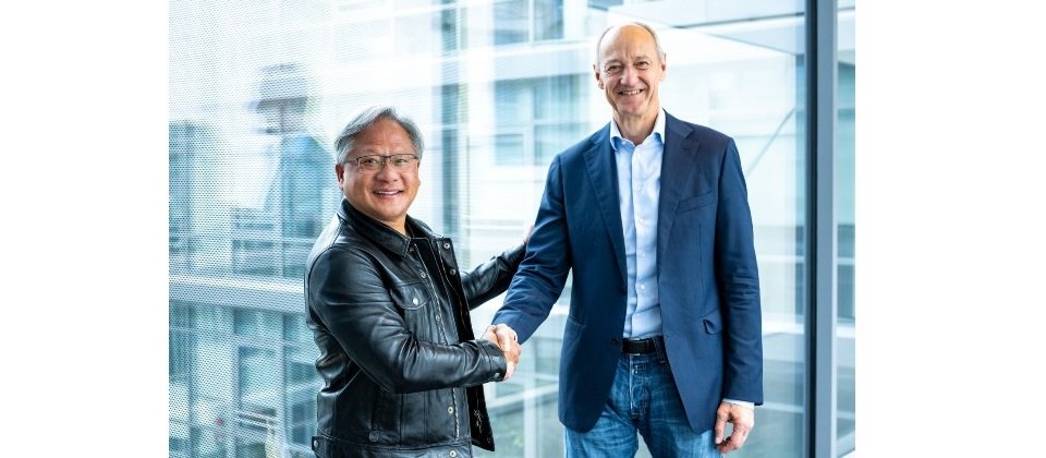 NVIDIA 創辦人暨執行長黃仁勳 (左) 與西門子執行長 Roland Busch (右)