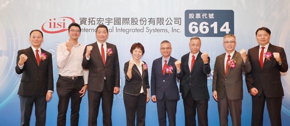 中華電信郭水義董事長(右4)、資拓宏宇吳麗秀董事長(左4)、研華投資劉蔚廷董事(左2)、資拓宏宇王芝和總經理(左3)率領經營團隊合影