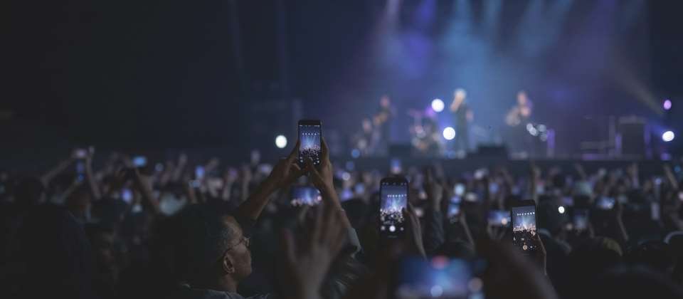 愛立信與中華電信於2026年台北跨年晚會,首度在台灣商用網路導入三頻FDD Massive MIMO技術,有效因應跨年夜瞬時暴增的數據流量