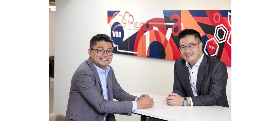 慧與科技(HPE)技術服務事業處資深經理 詹興傑與逸凡科技總經理 胡宗華(右)