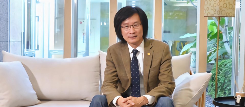 逢甲大學副校長暨資訊總處資訊長唐國豪博士表示:「我們的教學目標是提供先進的技術設備及實務訓練,讓學生具備應對產業快速變遷所需的知識與技能,進而在未來職場中脫穎而出,全面升級到Windows 11並引進AI工具正是最佳例證。」