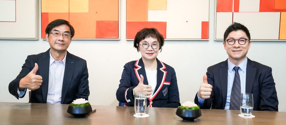 由左至右,飛訊資訊科技總經理王雯皓(左)、台南晶英酒店總經理李靖文 (中)、 思科大中華區副總裁暨台灣總經理林岳田(右)