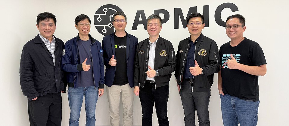 (圖說)APMIC 與 CyCraft 團隊對此次戰略合作充滿信心,雙方期望結合 AI 與資安專業,攜手推動台灣智慧防禦技術邁向國際。 (由左至右)APMIC 海外事業部總經理許宏祥、CyCraft 技術長暨共同創辦人邱銘彰、APMIC 創辦人暨執行長吳柏翰、CyCraft 執行長暨共同創辦人吳明蔚、CyCraft 資安長暨共同創辦人叢培侃、APMIC AI 資安副總徐方繹。