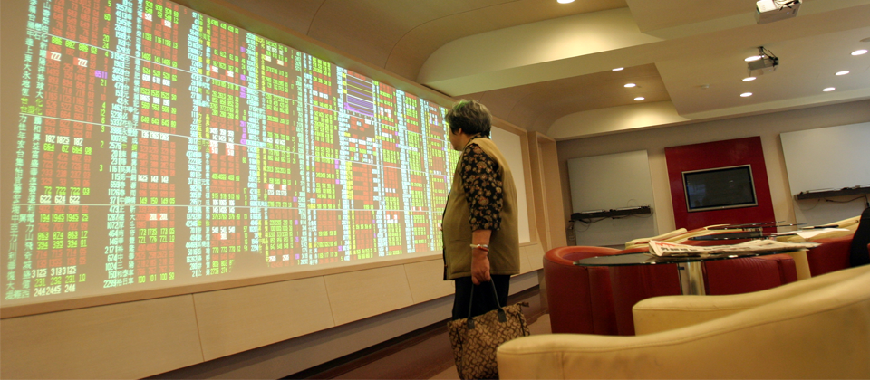 臺灣1,500多家上市上櫃興櫃企業得在2013年採用IFRS編製財務報表,將全盤改變上千萬的股民法人了解企業營運狀況的方式。