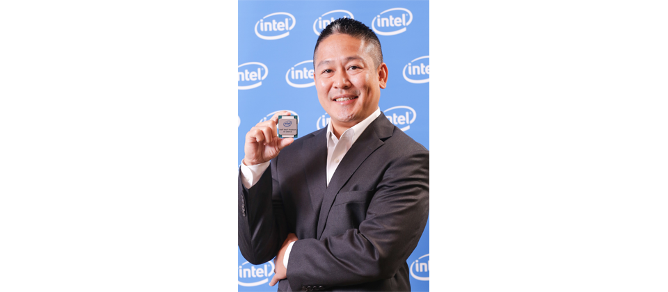 英特爾亞太區及中國資料中心平臺應用工程部總監Lang Wong日前在臺正式宣布推出Xeon E5-2600 v3系列處理器,同時發表新一代的10GbE/40GbE乙太網路控制器XL710,以及DC系列的企業級PCIe SSD固態硬碟。