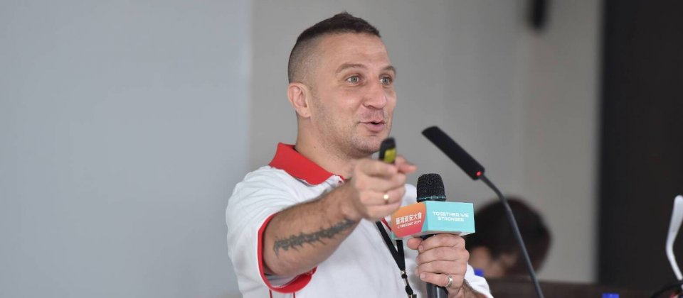 趨勢科技威脅架構師Fyodor Yarochkin以時事為例,揭露社交媒體中假新聞的運作方式,以及對社會造成的負面影響。