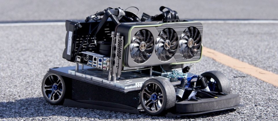 Sega表示,這臺遊戲用PC同時也是一臺真正能跑的遙控汽車,最高可達時速100公里,堪稱全世界速度最快的PC。(圖片來源/Sega)