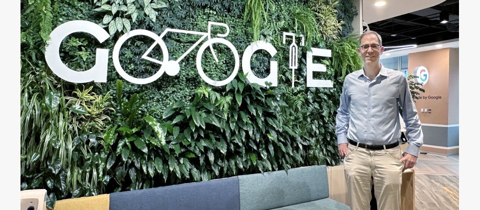 Google新興技術、競爭力暨永續發展政策資深總監David Weller專為Google提供AI治理、監管、永續發展等政策建議,也參與美國等多國政府AI公共政策建議。他認為,兼顧AI創新和風險的良好做法是找出現有監管機制的不足之處,並想辦法補足,而不必急著訂定AI專法。(攝影/王若樸)