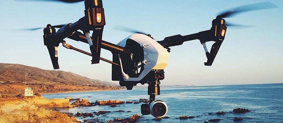 無人機示意圖,Photo by Elmekkaoui abdelghani on https://commons.wikimedia.org/wiki/File:Drone-pro-dji-inspire-2.jpg (CC BY-SA 4.0)