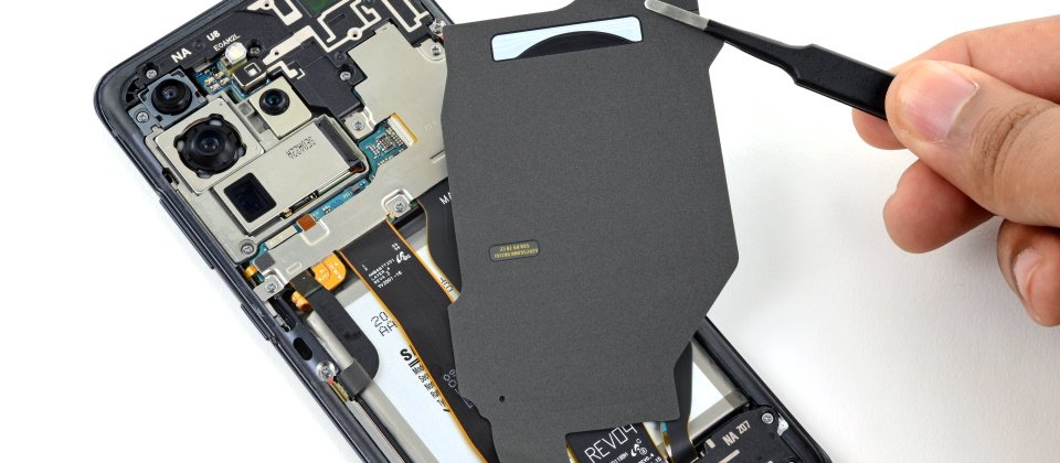 三星將與3C產品DIY維修教學網站iFixit合作,於今年夏天開始協助三星用戶自行維修裝置,首波支援的產品為Galaxy S20、Galaxy S21與Galaxy Tab S7+系列。(圖片來源/iFixit)