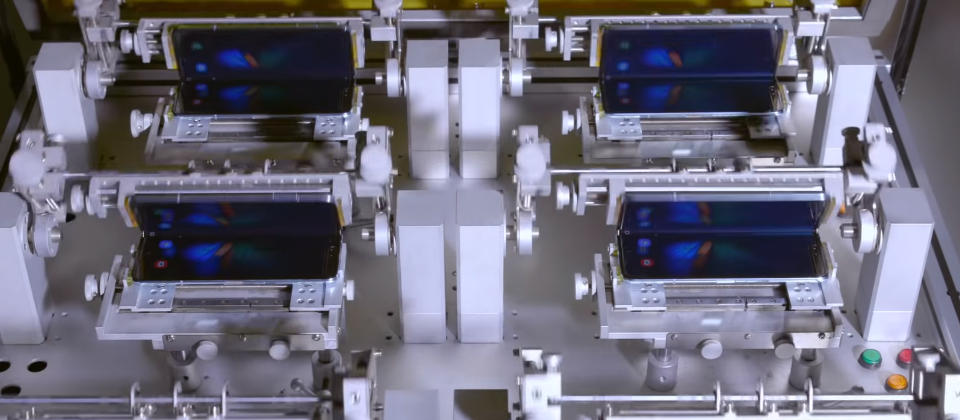 示意圖:The Galaxy Fold's Folding Test(圖片來源/www.youtube.com/watch?time_continue=5&v=McdgS3Popjk)