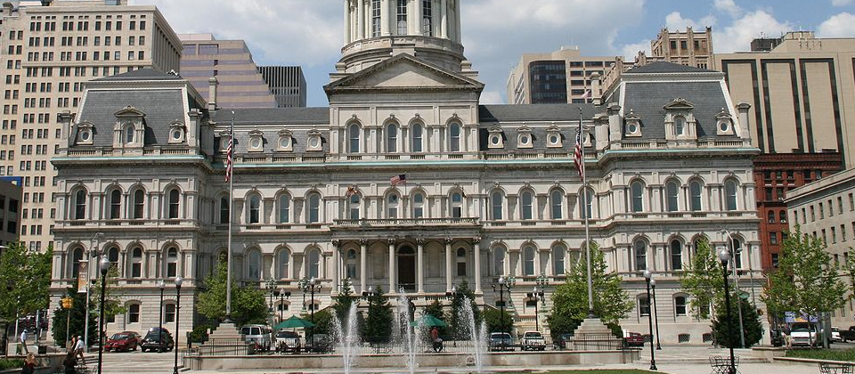 美國巴爾的摩市政府示意圖。圖片來源:Marylandstater(https://commons.wikimedia.org/wiki/File:1city_hall_baltimore.jpg)