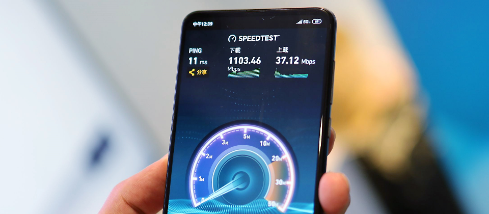 NCC計劃於12月上旬展開5G競價作業,明年1月完成釋照。圖為中華電信先前展示的5G手機上網速度。