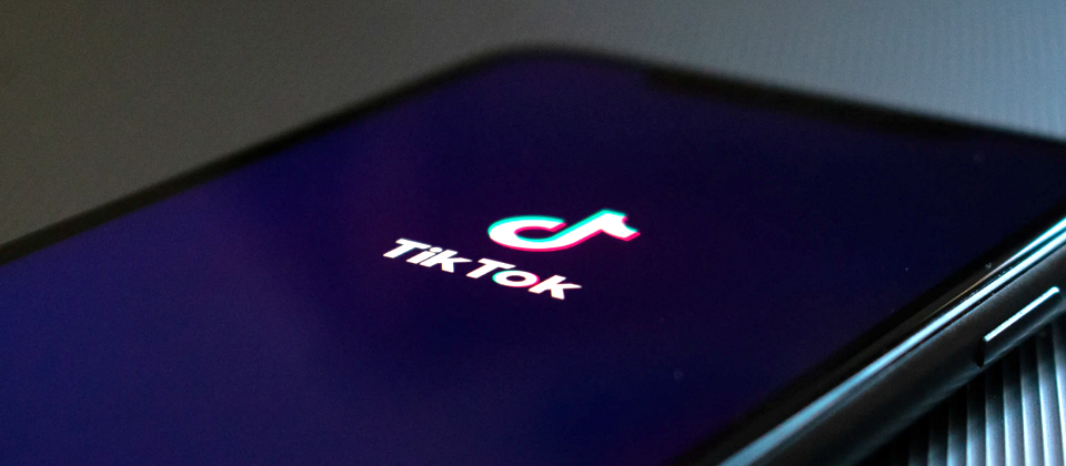 示意圖,Photo by Kon Karampelas on unsplash