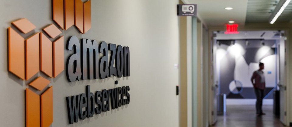 AWS雖然營收上比不上電子商務,但卻是Amazon最賺錢的部門,北美市場的營業利潤為31.5億美元,國際市場為3.6億美元,而AWS卻有41.9億美元。(圖片來源/Amazon)