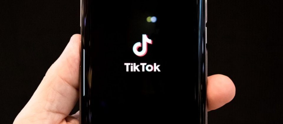 示意圖,Photo by maxpixel on https://www.maxpixel.net/Logo-Tik-Tok-Hand-Tiktok-Cellphone-Android-5408043