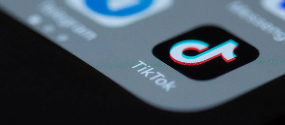 Photo by Solen Feyissa on unsplash