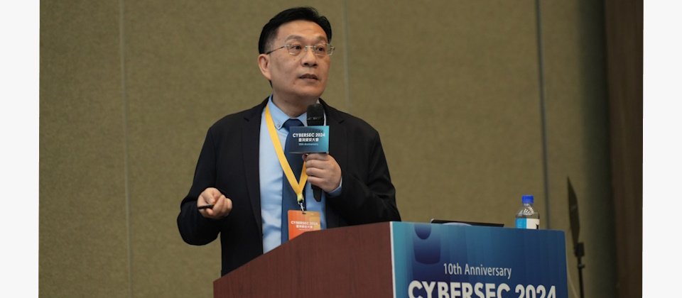 遠東新世紀資安處資安長易換棣指出,AI可以協助社交工程演練,不只是生成釣魚郵件內容,還能用於教育訓練、測驗評分等工作,提高演練效率。