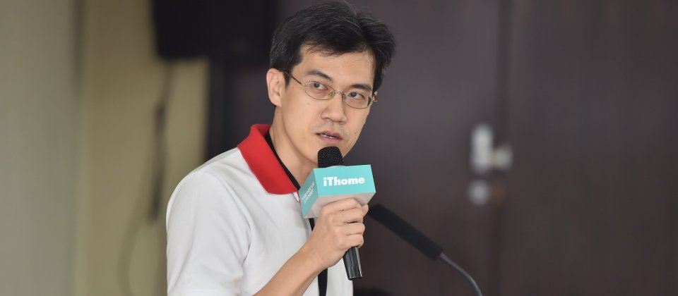 趨勢核心技術部門經理張佳彥在2019臺灣資安大會中表示,駭客可以利用AI的技術,找到機器學習模型的弱點進行攻擊。因此,如何應用AI技術與駭客抗衡,成為資安公司一大挑戰。