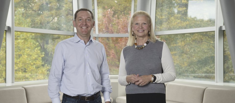 圖左為紅帽執行長Jim Whitehurst,而圖右為IBM執行長Ginni Rometty