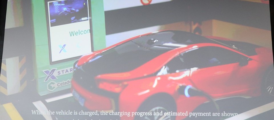 銀聯以小車模型演示該非感應支付解決方案,其採用OpenStack分散式邊緣雲StarlingX專案打造。