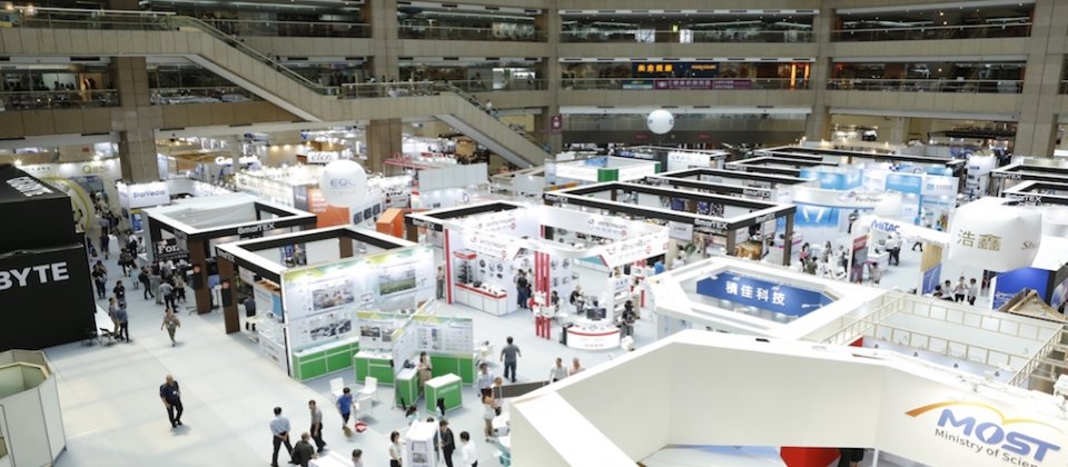 2018年臺北國際電腦展6月5日隆重登場,今年以「智慧無國界」為主題,吸引了30國、1600多家廠商參展,內容涵蓋人工智慧 、5G、區塊鏈、物聯網技術應用、創新與新創、 電競與VR。