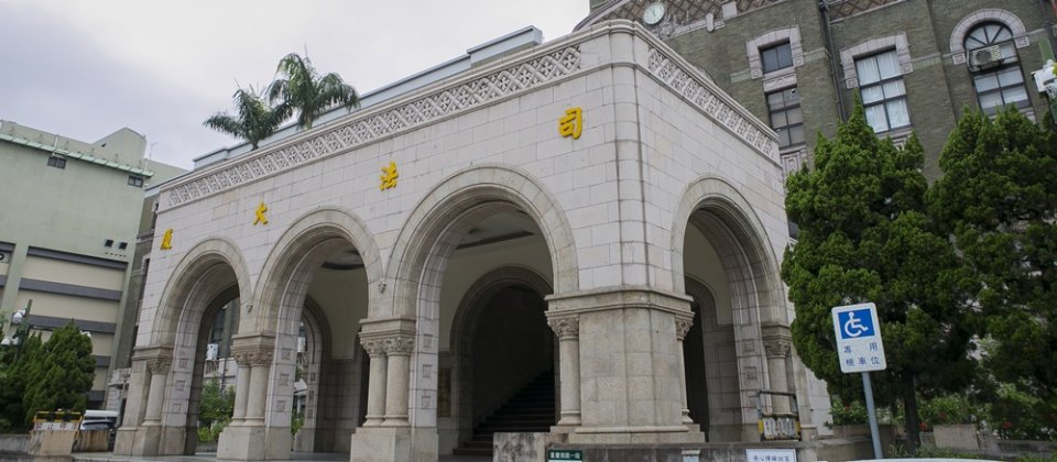 司法院在去年啟動了5年14項數位計畫,從法官實務經驗取經,持續整合軟硬體設備,來升級內外資訊服務。