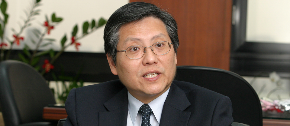行政院研考會副主委宋餘俠指出,公部門的資訊單位仍持續朝CIO二級制的方向發展,只要立法院通過,各部會將得設立一級資訊單位,這個決定代表公部門的資訊單位層級將全面提升。