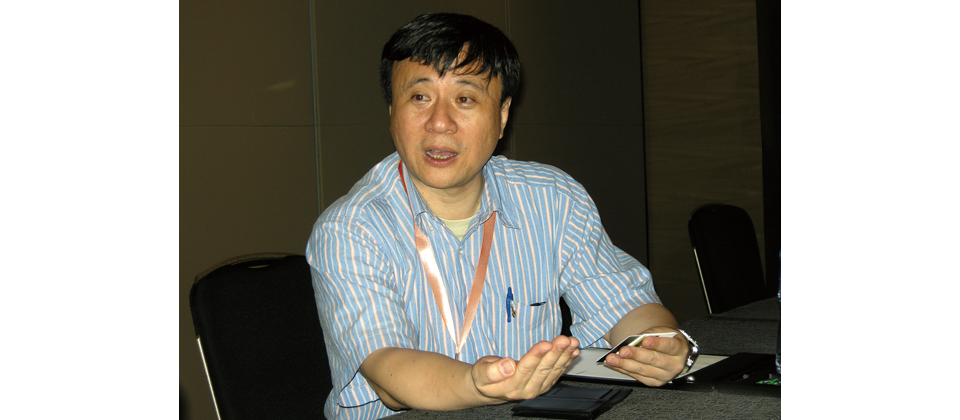 中華電信資訊處第四科科長楊秀一點出巨量資料對企業的真正挑戰是「最大的問題是沒有便宜的儲存方式。」所以,中華電信用Hadoop預先處理來減量資料,降低資料倉儲的負擔。