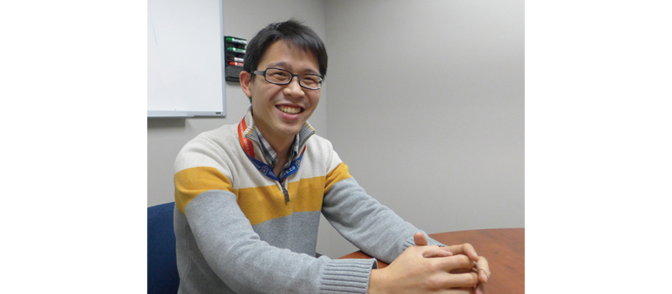 Fortinet資安研究員張哲銘是臺灣移民,擔任2年多的資安工程師,憑著對資安產業和病毒研究的熱情,從原本第一線寫病毒碼的資安工程師,現在成為第二線的資安研究員。