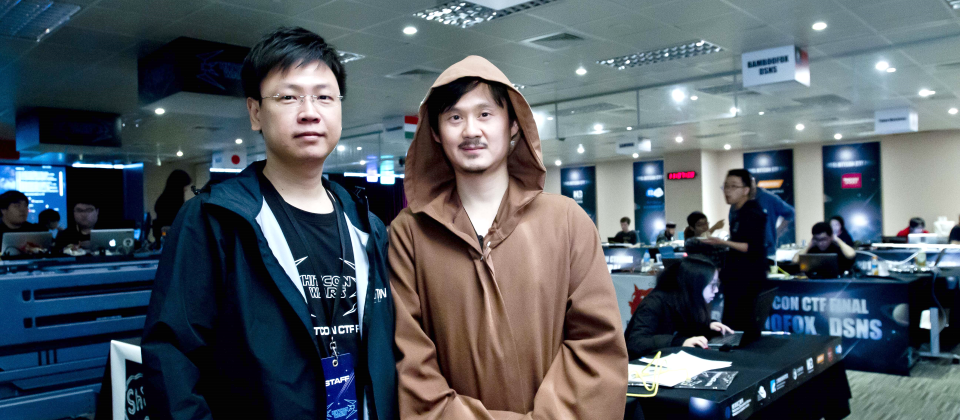 臺灣HITCON總召蔡松廷(左)和HITCON CTF領隊李倫銓(右)都認為,獲准舉辦DEF CON CTF種子賽的事,同時也肯定了臺灣HITCON團隊技術能力。(圖片來源/iThome)