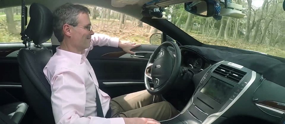 Nvidia現在不只賣GPU卡,甚至最近也揭露了耗費9個月所完成自駕車研發的新成果。其中,Nvidia借助了深度學習神經網路CNN與機器學習框架Torch7作訓練,因而讓無人汽車在短時間內就具有跟其他自動車同樣的行駛功能。