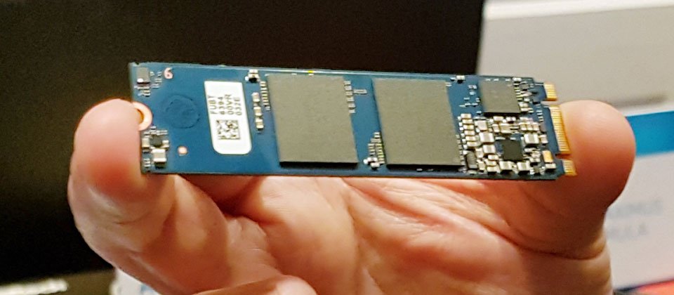 英特爾首款桌上型電腦專用的Intel Optane記憶體模組在臺推出,結合了英特爾3D XPoint快閃記憶體技術,能縮短系統開機和應用程式開啟載入時間,Optane記憶體採用了PCIe 3介面,共推出16GB及32GB容量,售價分別為44美元及77美元,預計今年4月底上市。