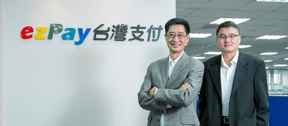 台灣支付總經理宋志強(左)與資訊長胡文騰(右)皆表示,消費者的使用體驗是電子支付是否成功的關鍵。宋志強也呼籲,政府應該將加值稅減半,以吸引更多商家加入電子支付的行列。