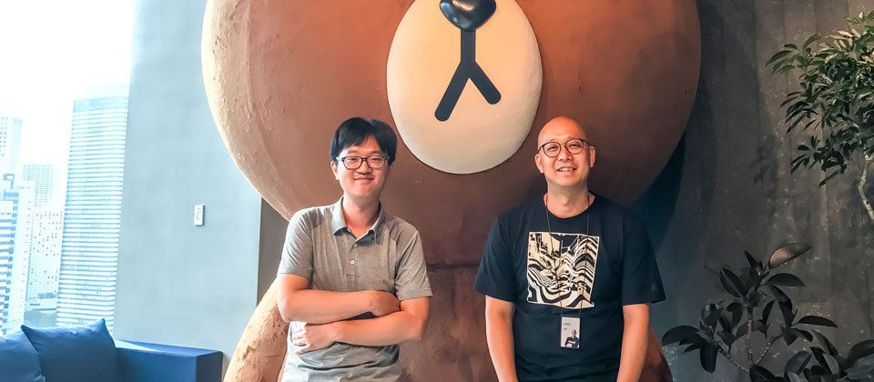 Line資安部門資深經理Mangi Leem(圖右)表示:「Line是一間跨國公司,而Line所屬的內部CSIRT團隊,則同時囊括日本、韓國的資安團隊成員,進行跨國合作。」圖左為Line CSIRT團隊負責人Chanho Park。