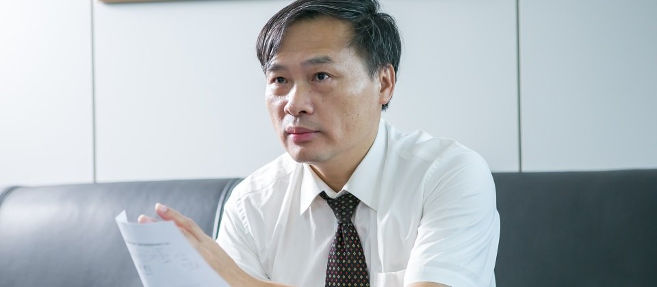 財金資訊副總經理黃昱程表示,採用區塊鏈不應該好高騖遠,必須是技術面、業務面都合理可行。在經過金融區塊鏈委員會的多方考慮後,才選定公益捐款跟企業資金調度作為實作驗證項目。(攝影/洪政偉)