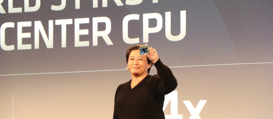 AMD執行長蘇姿丰在Next Horizon新品發布會上,親自介紹最新一款x86伺服器CPU。不只是首款晉升7奈米伺服器級CPU,更擁有超多64核心與支援PCIe 4.0。(攝影/余至浩)