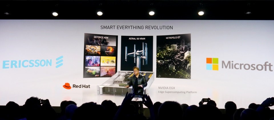 以GPU加速技術見長的Nvidia,在10月下半舉行的世界行動通訊大會期間,進一步說明邊緣運算平臺EGX發展策略,當中將以GPU單板電腦與伺服器為基礎,運用軟體定義的方式支援人工智慧、物聯網與5G應用,同時也宣布與紅帽、微軟、愛立信等廠商合作,攜手打造從邊緣到雲的創新技術架構。(攝影/李宗翰)