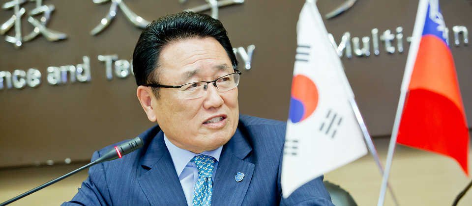 韓國資安人才教父柳晙相(Yoo Joon-Sang)表示,召募頂級資安人才的BoB計畫,除了要召募資安技術高手,也必須兼具道德和愛國的特質,才能在國家危難時,出手相助。