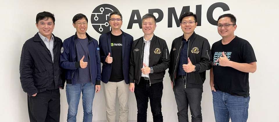 APMIC與奧義智慧(CyCraft)團隊對此次戰略合作充滿信心,雙方期望結合AI與資安專業,攜手推動臺灣智慧防禦技術邁向國際。(由左至右)APMIC海外事業部總經理許宏祥、CyCraft技術長暨共同創辦人邱銘彰、APMIC創辦人暨執行長吳柏翰、CyCraft執行長暨共同創辦人吳明蔚、CyCraft資安長暨共同創辦人叢培侃、APMIC AI資安副總徐方繹。