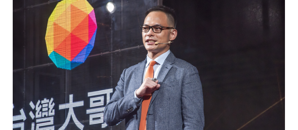 台灣大哥大總經理林之晨表示,台哥大要從過去4G時代採用的水平商業模式的策略,轉為垂直的商業模式策略,來提供垂直整合商品的作法。比如以前每家電信商提供資費方案,都是以行動上網用量當作產品販售,但進到5G以後,作法就不太一樣,例如台哥大與Nvidia聯手引進串流遊戲平臺,要讓低階手機也能玩高畫質電競遊戲,「這就是一個垂直整合的產品,就只有我們有提供,用戶有需要就會來訂閱或購買。」 (攝影/余至浩)