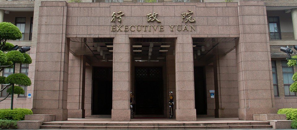 行政院資安處因應國安會的要求,最晚在一月底前,會公布「政府機關使用陸資產品的處理原則」,並於3月底前公布陸資產品管制清單。