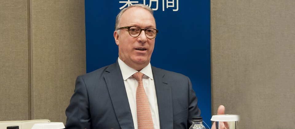 達梭系統亞太地區暨全球直銷通路執行副總裁Sylvain Laurent表示,過去1年來,他們在全球新增超過2萬3千家企業用戶,其中多數用戶都已展開內部流程改造,以發展智慧製造。若以行業來看,目前仍以汽車交通運輸、工業和航空這3大產業轉型腳步最快。